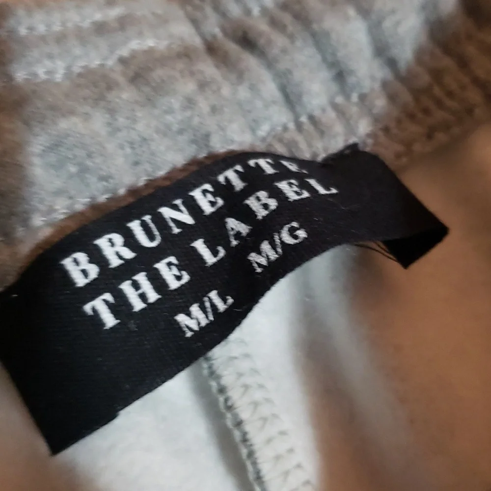 ❌SOLD❌ Brunette The Label All Over Hearts Oversized Fleece Joggers - Picture 8 of 11